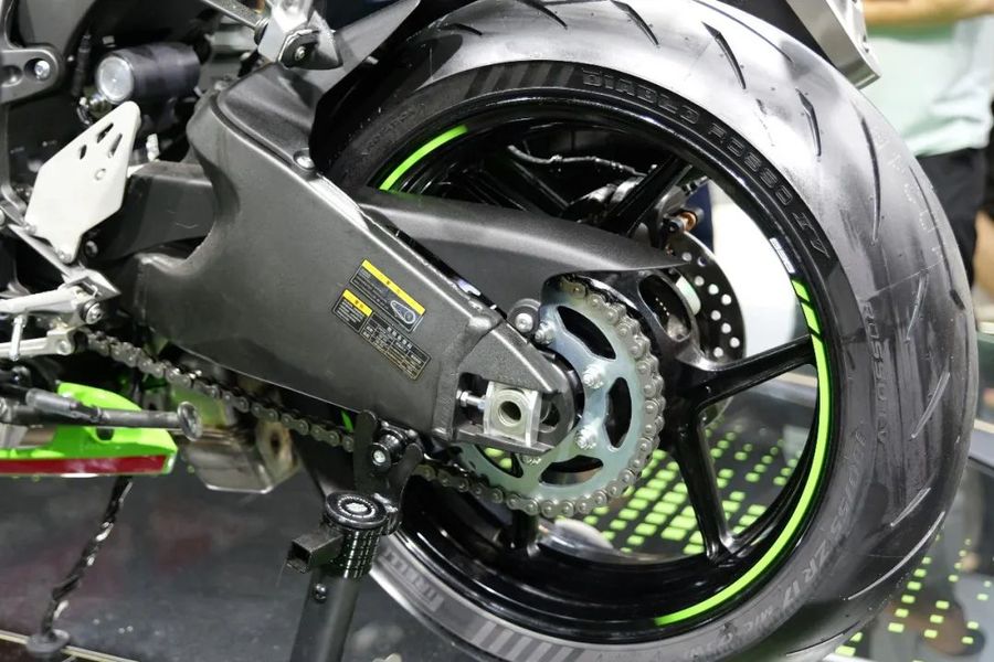 Ninja ZX-6R重磅发布，售价109800元，解锁中量级仿赛新标杆